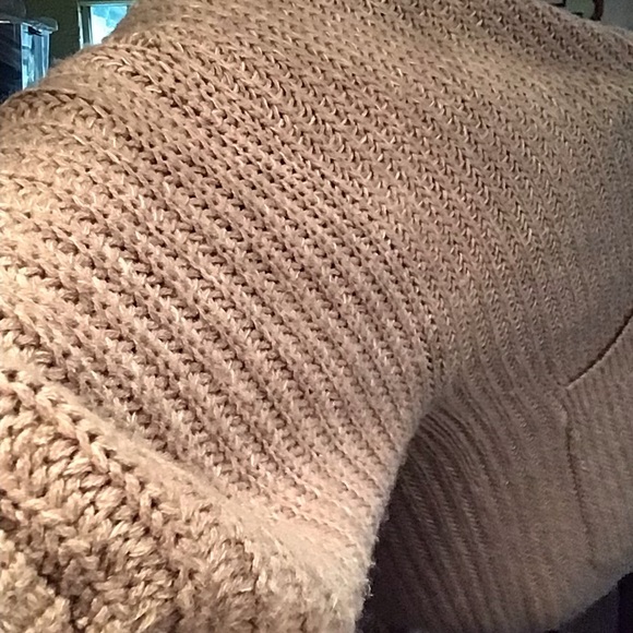 FINAL ! UO heathered Rose cocoon sweater *read - Picture 13 of 13